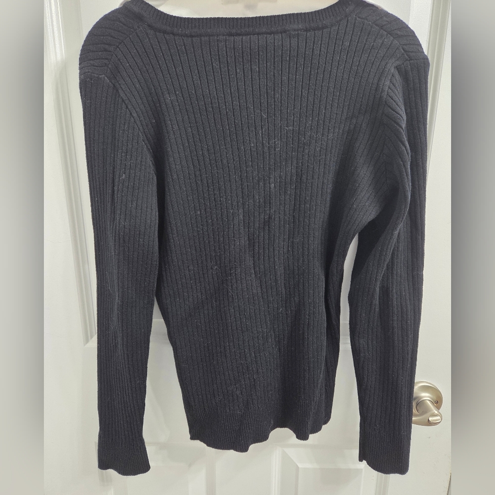 Carolyn Taylor Black Sweater with White Collar - Picture 7 of 9